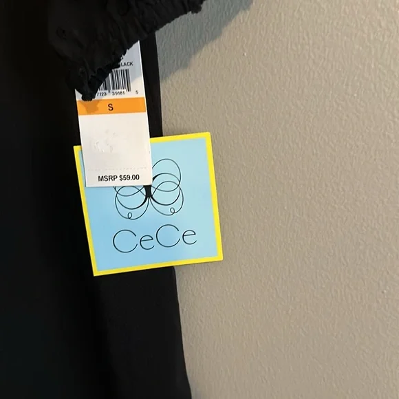 CeCe Women's Short Sleeve V-Neck Mixed Media Top - Picture 4 of 7